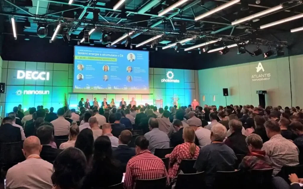 Rekordní výstavba a velký zájem veřejnosti. Česko ve fotovoltaice ale zaspalo a dohání zbytek Evropy, zaznělo na Solární konferenci