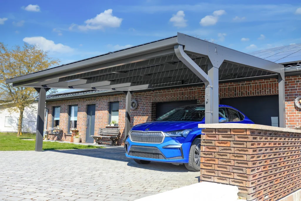 Alukov přiváží na FOR ARCH 2025 chytré zastřešení i solární novinky. Zájemcům nabízí vstup zdarma